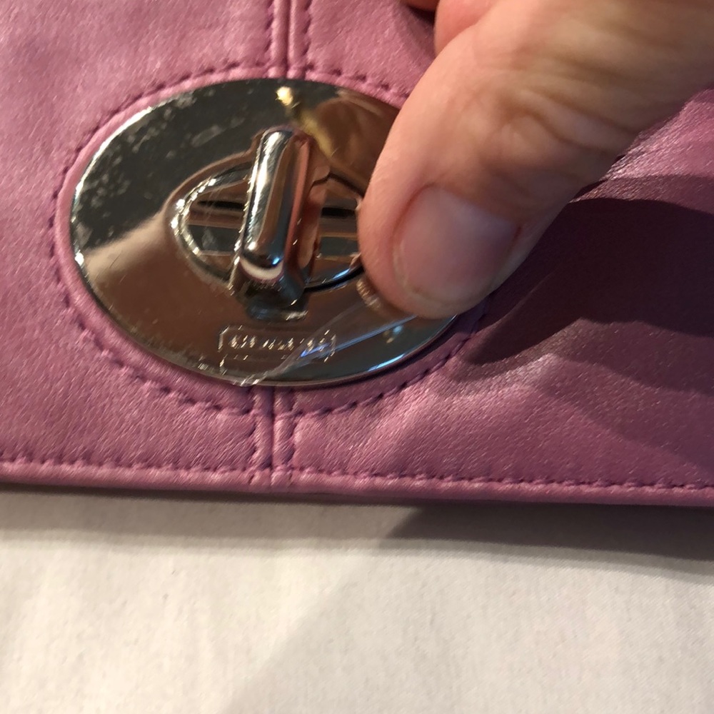 Coach, NWOT, pink pearly clutch, soft lambskin - Picture 4 of 9